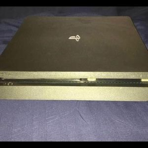 Playstation 4 slim